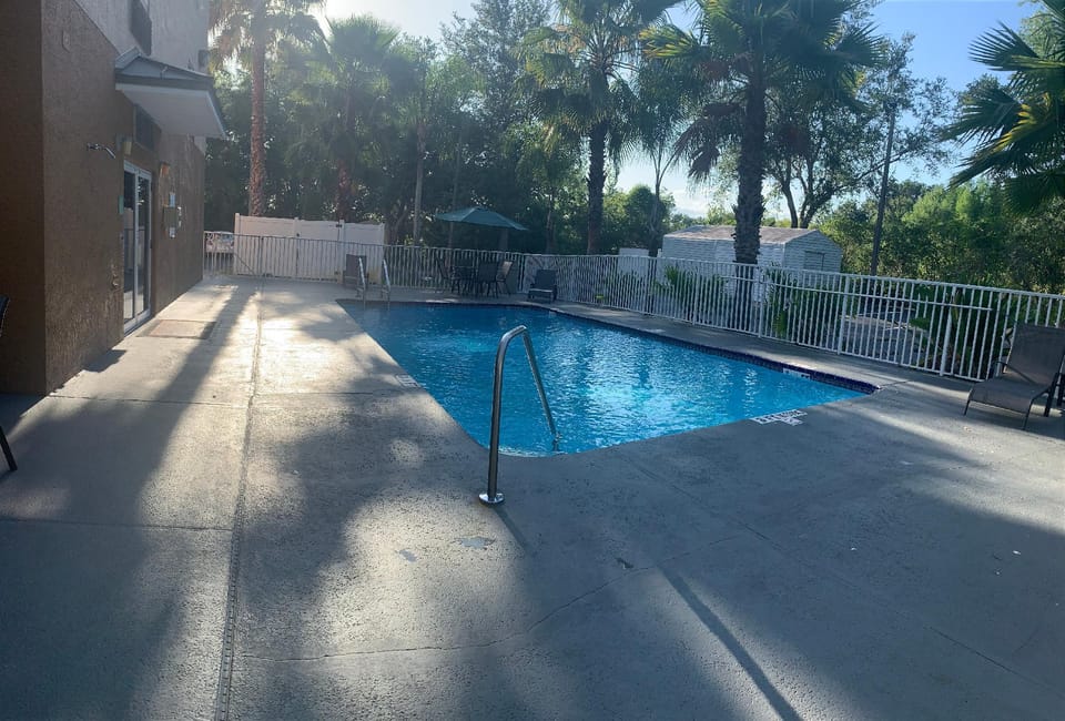 Swimming pool