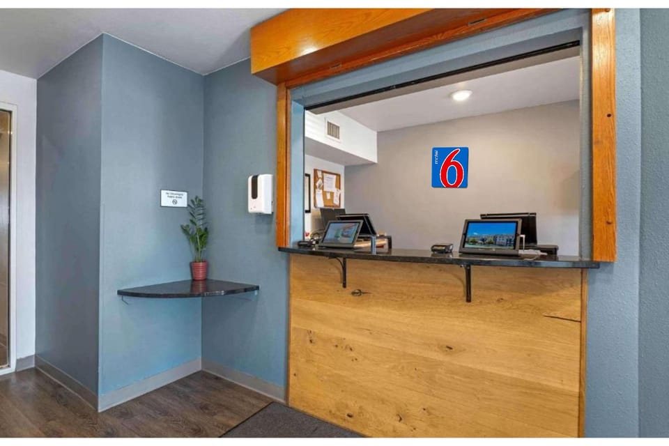 Motel 6 Suites Cincinnati Sharonville, OH Hotel in Sharonville