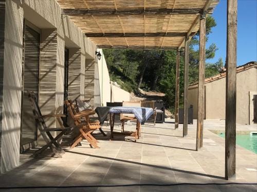 MAS DE LA FADETO Hotel in Les Baux-de-Provence