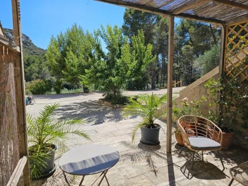 MAS DE LA FADETO Hotel in Les Baux-de-Provence