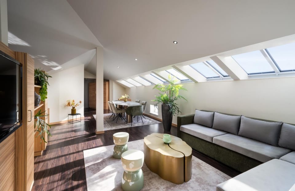 Shared lounge/TV area