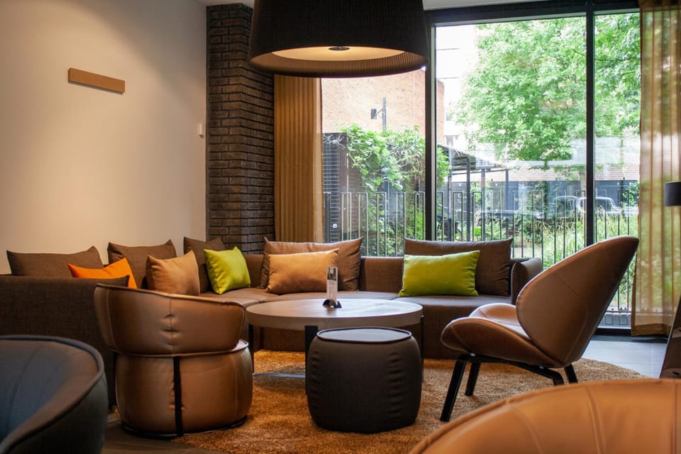 Shared lounge/TV area