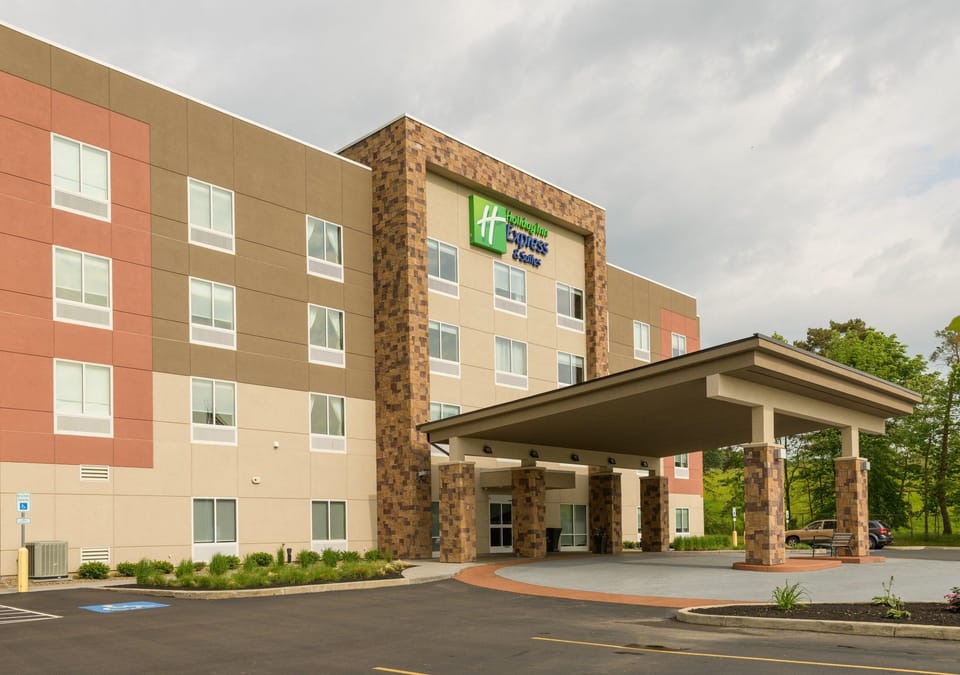 Holiday Inn Express & Suites Jamestown By IHG Hotel in Allegheny River