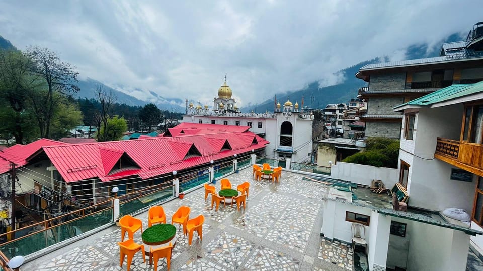 Hotel Hilltop  Hotel in Manali