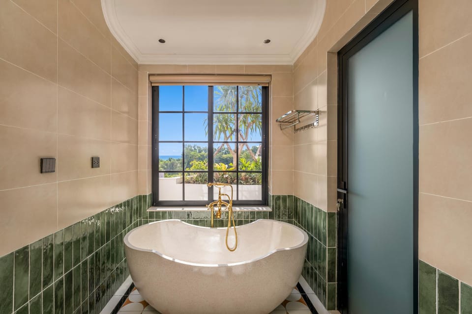 Bathtub