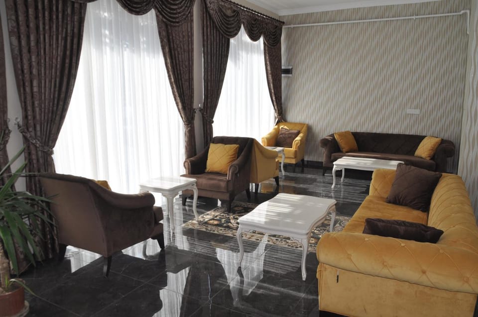 Shared lounge/TV area