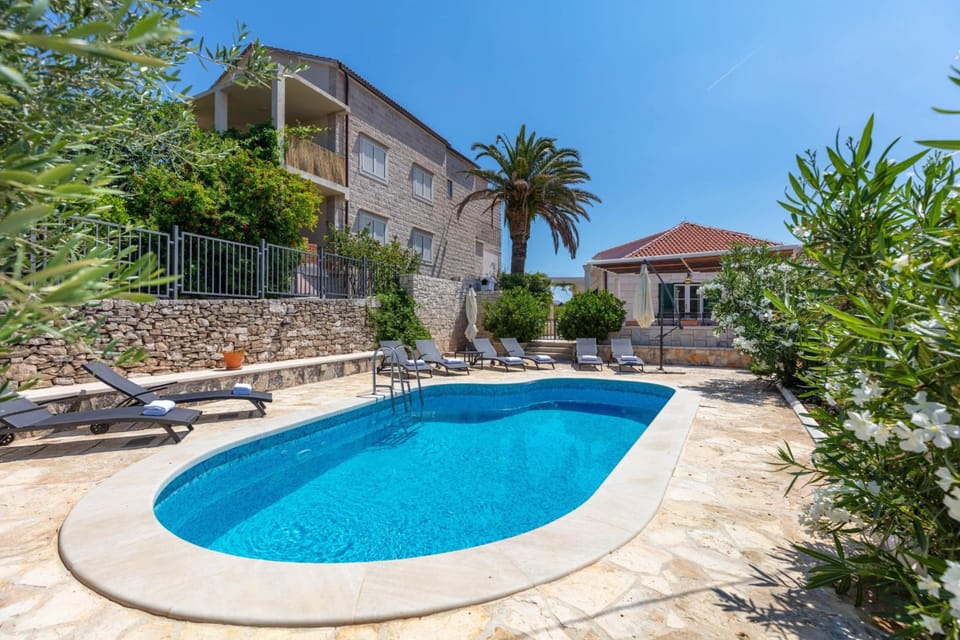 Your Family Oasis by the Sea Villa Mir Vami, heated pool Hotel in Split-Dalmatia County