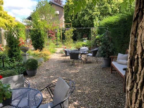 Walnut Lodge Bed & Breakfast Hotel in Limburg (province)