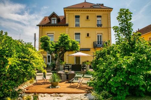 HOTEL DES DAUPHINS Hotel in Bourgoin-Jallieu