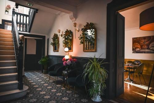 HOTEL DES DAUPHINS Hotel in Bourgoin-Jallieu