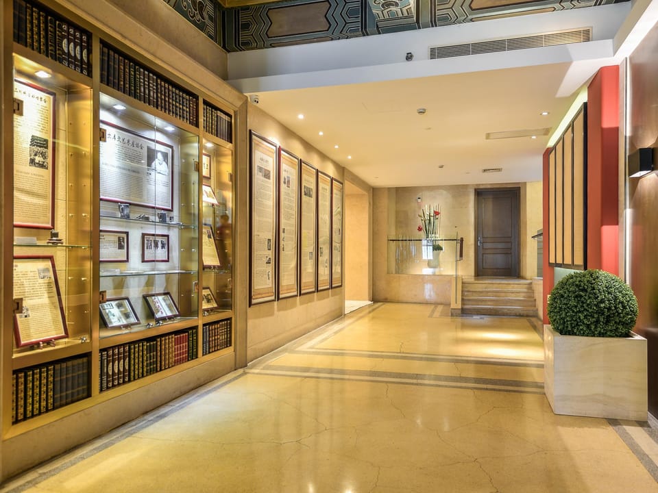 Jinjiang Metropolo Hotel Classiq YMCA People Square Hotel in Shanghai