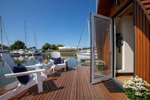 Sea Breeze Ark 900 Hotel in Chichester District