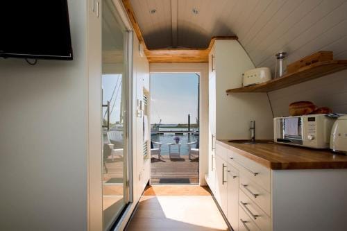 Sea Breeze Ark 900 Hotel in Chichester District
