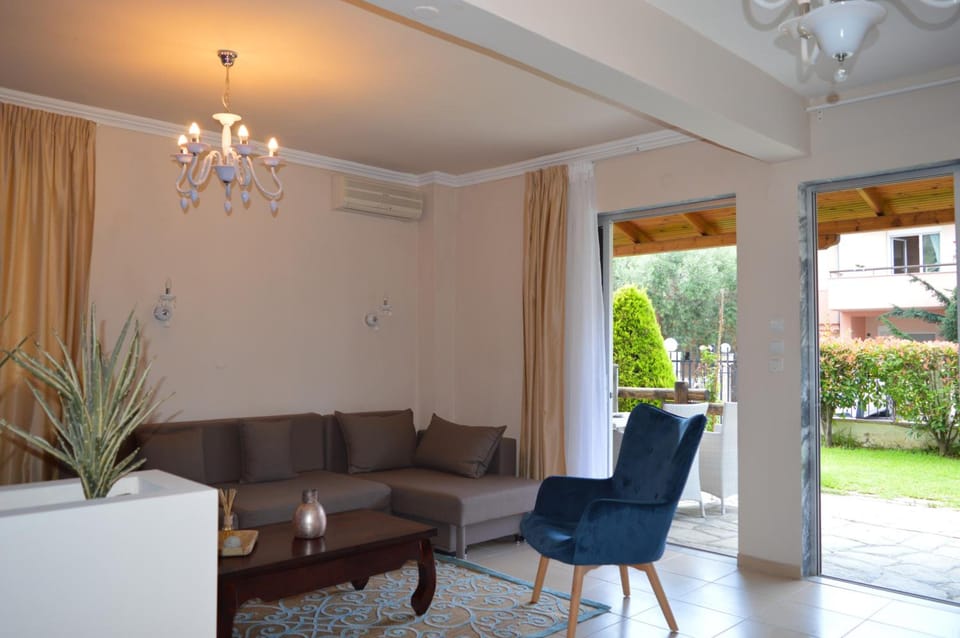 Leonidas Apartments and suites Hotel in Halkidiki
