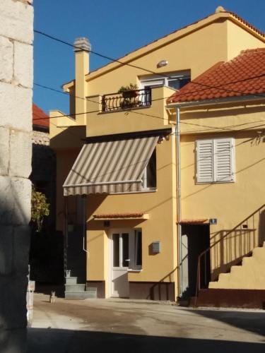 Flower Double Room SPLIT - Dugopolje Hotel in Split-Dalmatia County