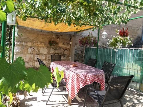 Flower Double Room SPLIT - Dugopolje Hotel in Split-Dalmatia County