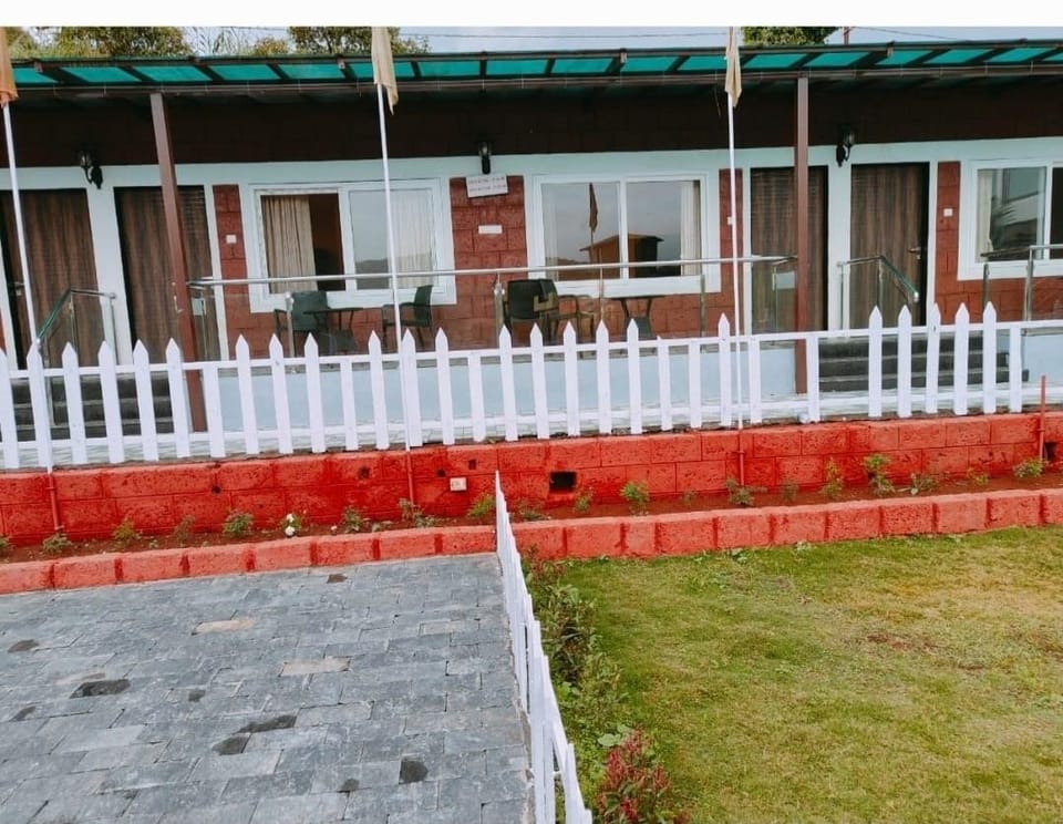 Royal Mini Resort (Tent and Swimming Pool) Hotel in Mahabaleshwar