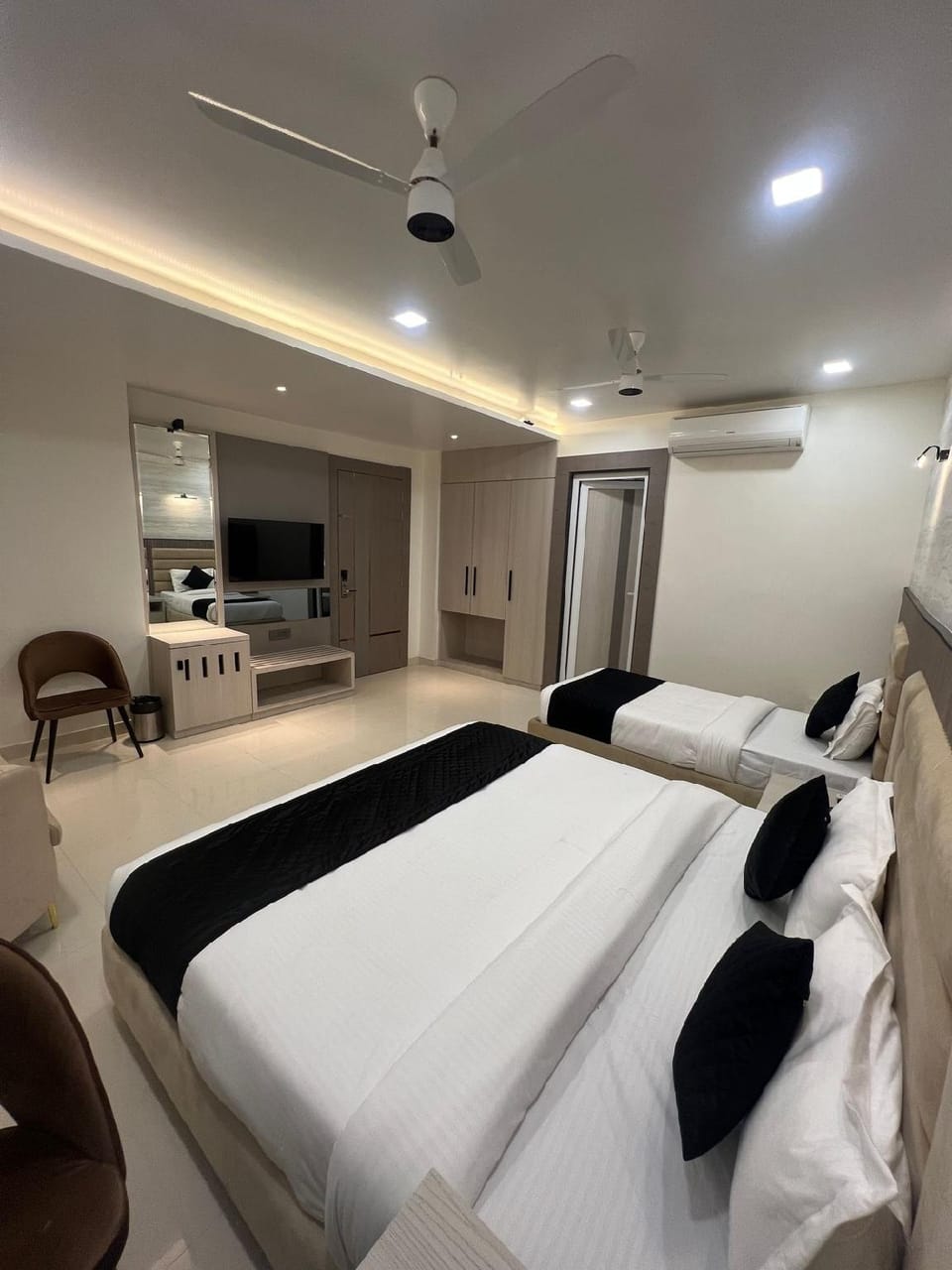 Glorious Grand Inn Hotel in Varanasi