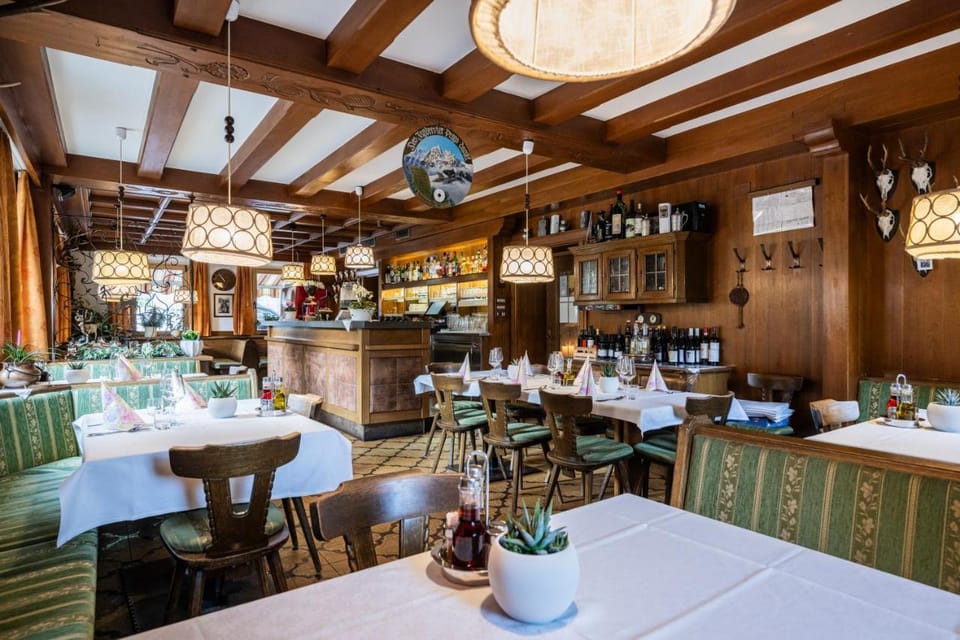 Gasthof Albergo Dolomiten Inn in Prags