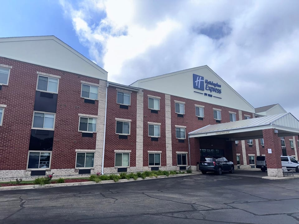 Holiday Inn Express And Suites Southfield Detroit By IHG Hotel in Southfield