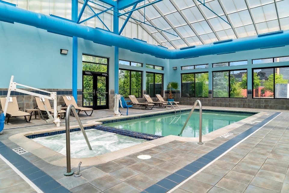 Holiday Inn Express And Suites Southfield Detroit By IHG Hotel in Southfield