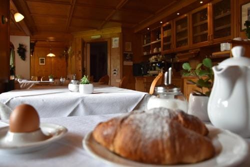 Garni Haus Tyrol Hotel in Corvara