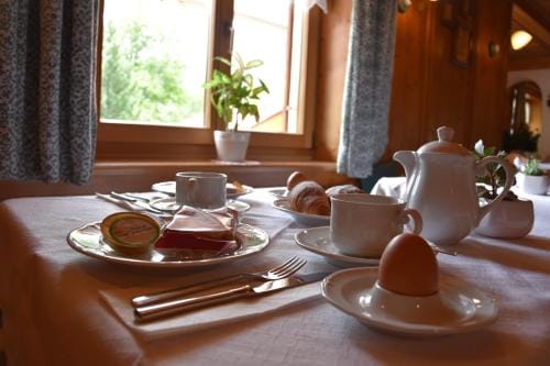 Garni Haus Tyrol Hotel in Corvara