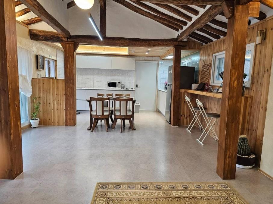 Goryeong Madangneolbeunjip Hotel in South Korea