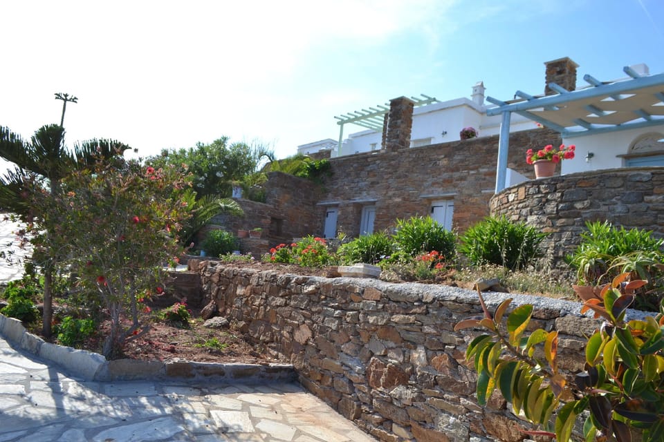 Villa Ioanna - Vacation Houses for Rent Close to the Beach Hotel in Decentralized Administration of the Aegean