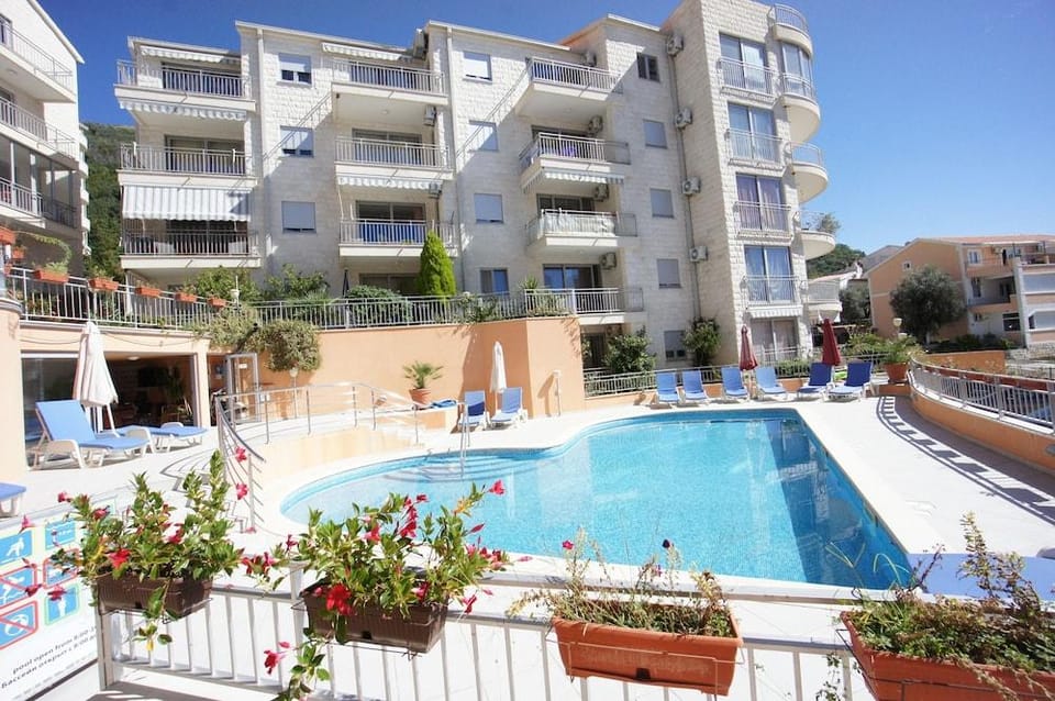 Petrovac Bay Apartments Hotel in Budva Municipality