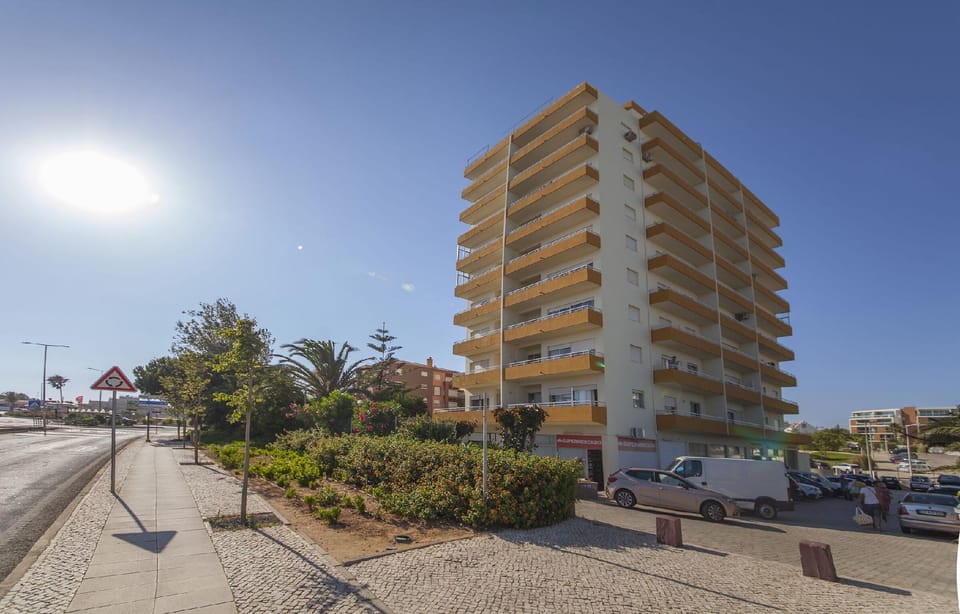 B43 - Spotless Seaview Apartment Hotel in Portimao