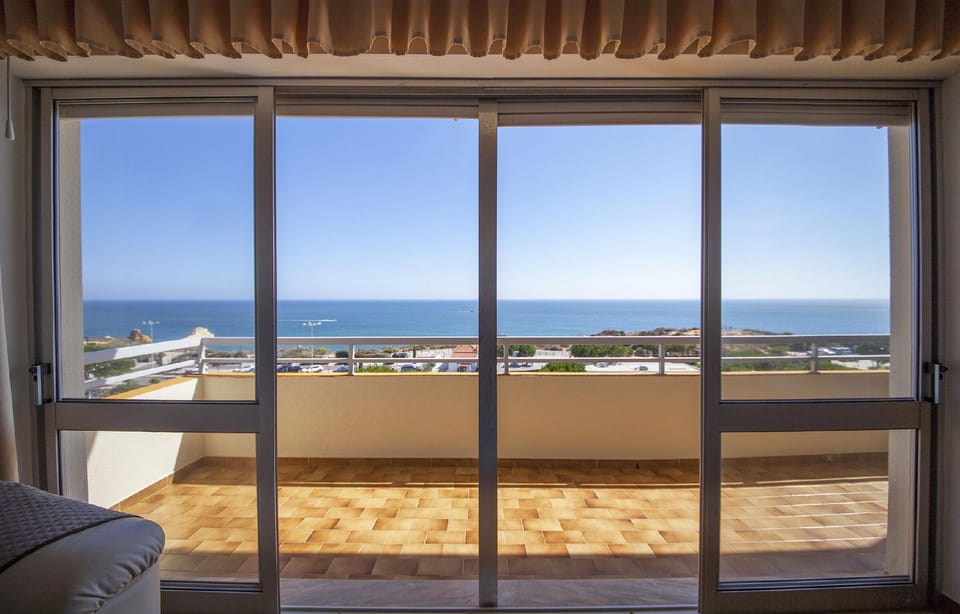 B43 - Spotless Seaview Apartment Hotel in Portimao