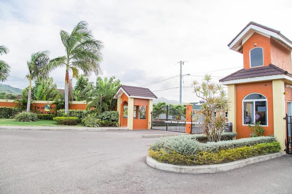 La Casa De Playa Ocho Rios Hotel in St. Ann Parish