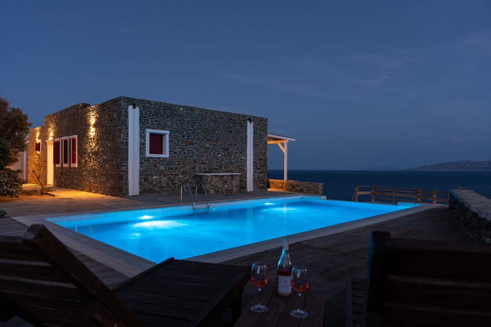 Nalo Suites & Villas Resort in Kea-Kythnos