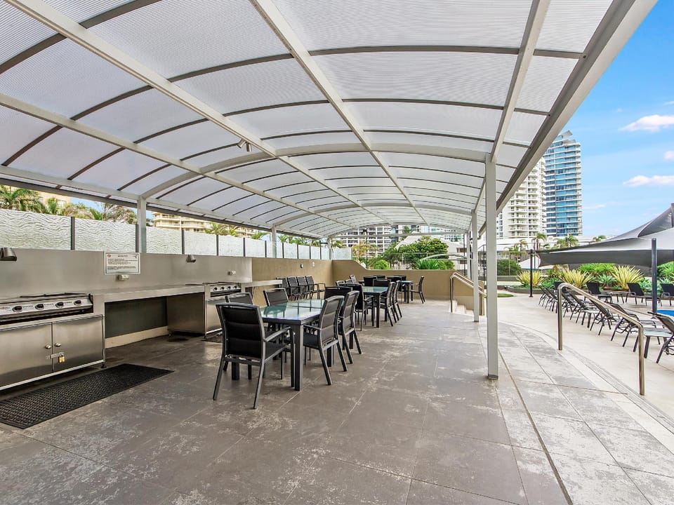 Sunbird Beach Resort Apartment hotel in Surfers Paradise
