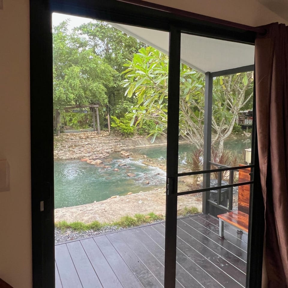 กางเขา แคมป์ปิ้ง Lodge in Laos