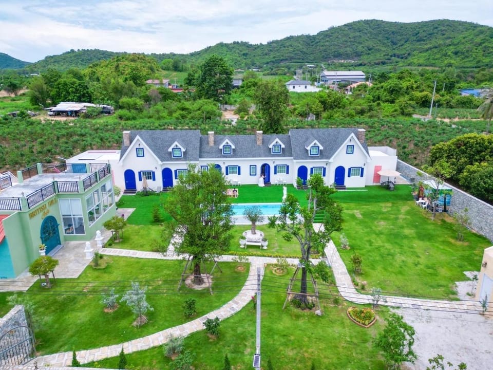 British Hill Resort สัตหีบ บางเสร่ ช่องเเสมสาร Resort in Chon Buri Changwat