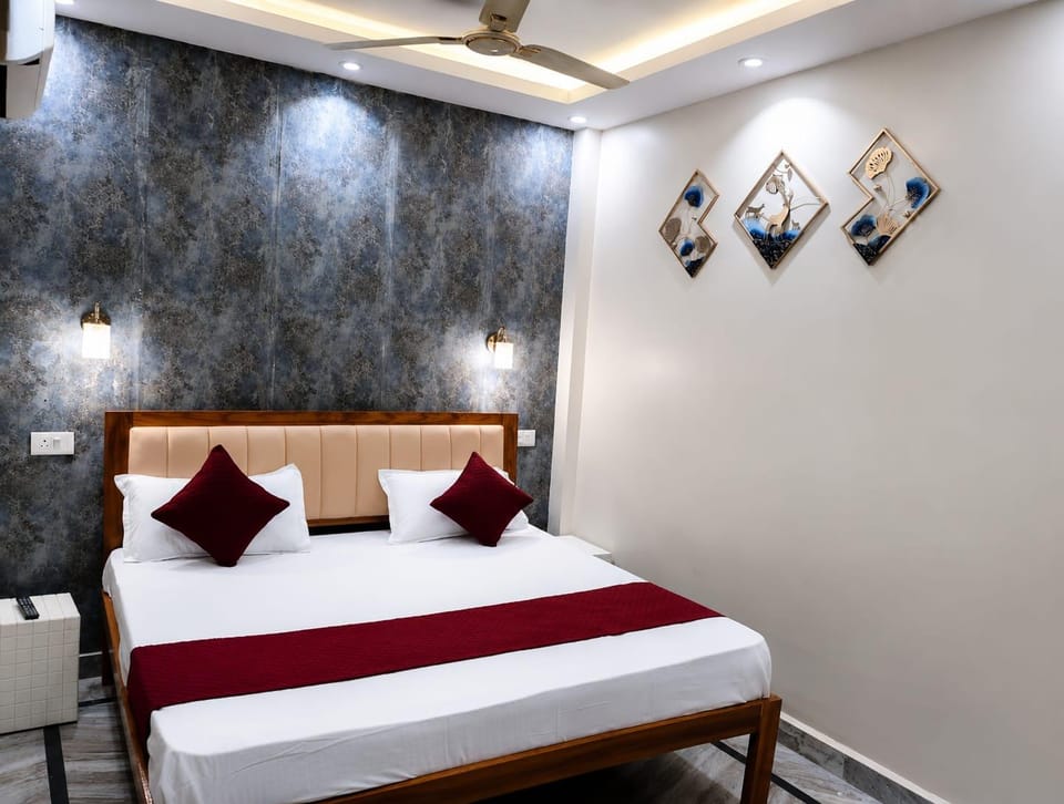 Shivaksh pink palace  Hotel in Uttar Pradesh