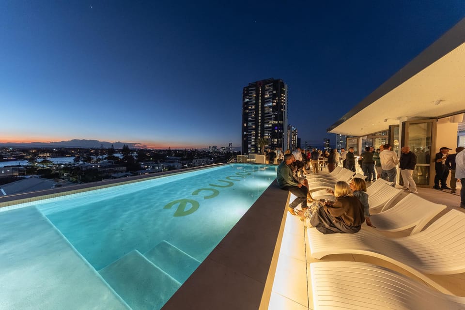Bounce Surfers Hotel in Surfers Paradise Boulevard