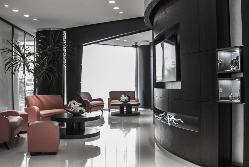 Shared lounge/TV area
