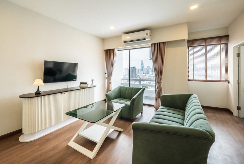 T.I.T. Tower Inn in Bangkok
