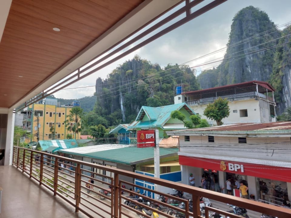 Beehive elnido tourist inn Hotel in El Nido