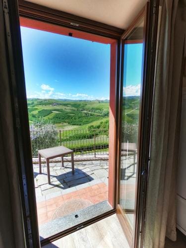 Poggio dei Farinetti Hotel in Liguria