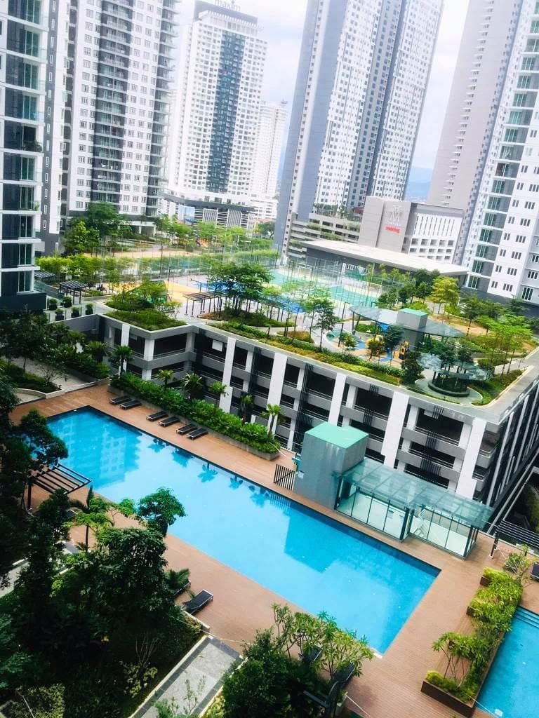 Swimming pool [outdoor]
