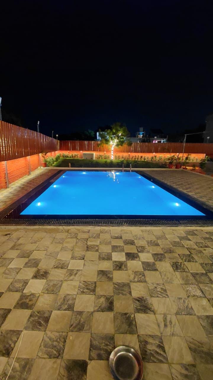Swimming pool