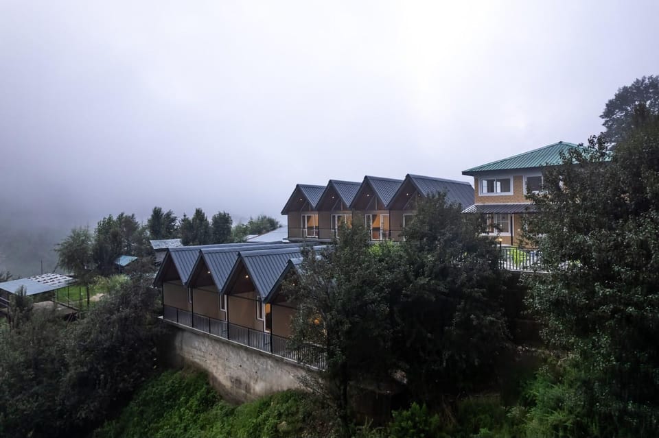 Pahadi Sukoon - A frame Cottages Hotel in Himachal Pradesh