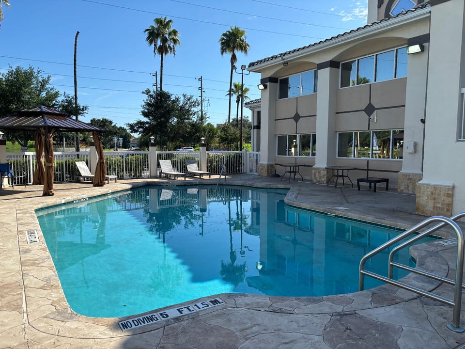 JC Inn Hotel in Four Corners