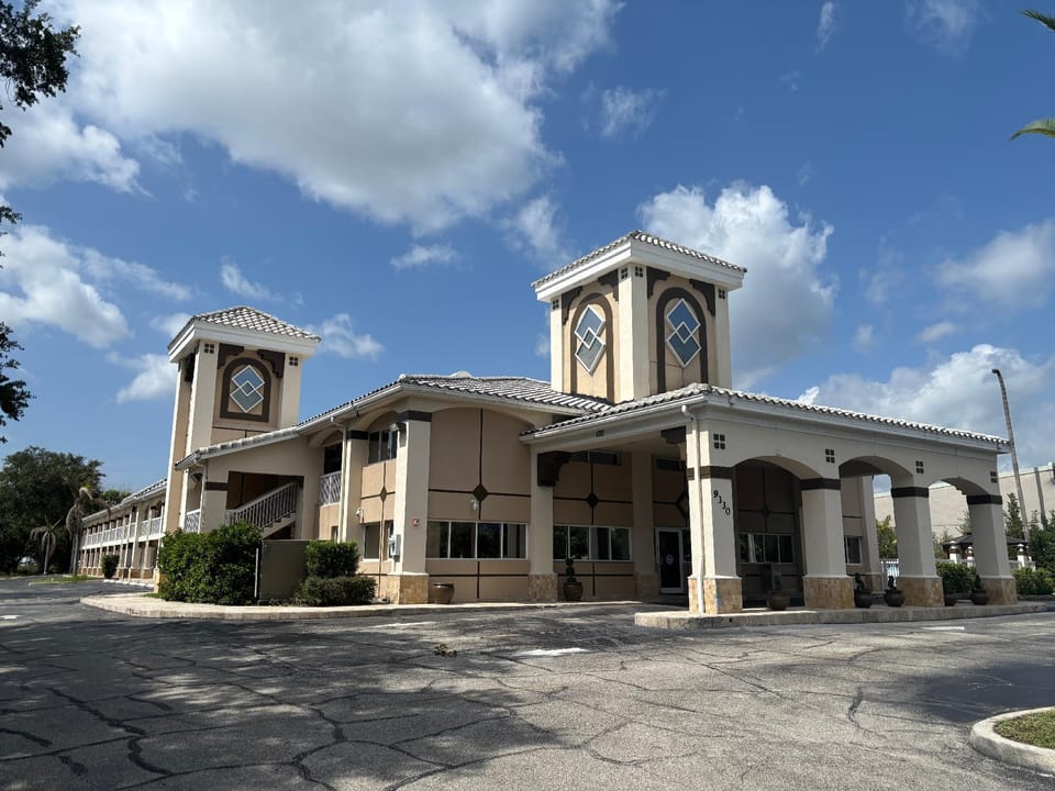 JC Inn Hotel in Four Corners