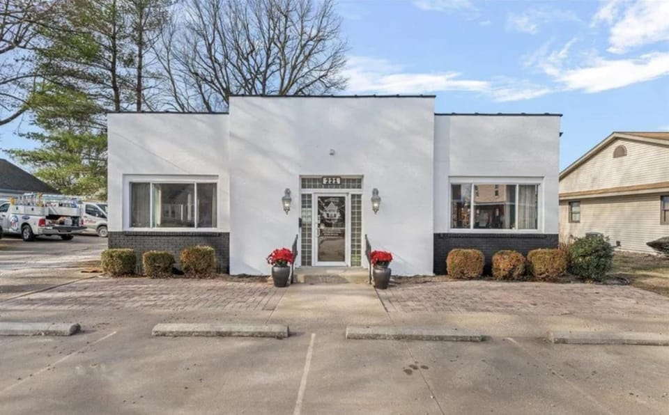 Monroe Street Suites Hotel in Illinois