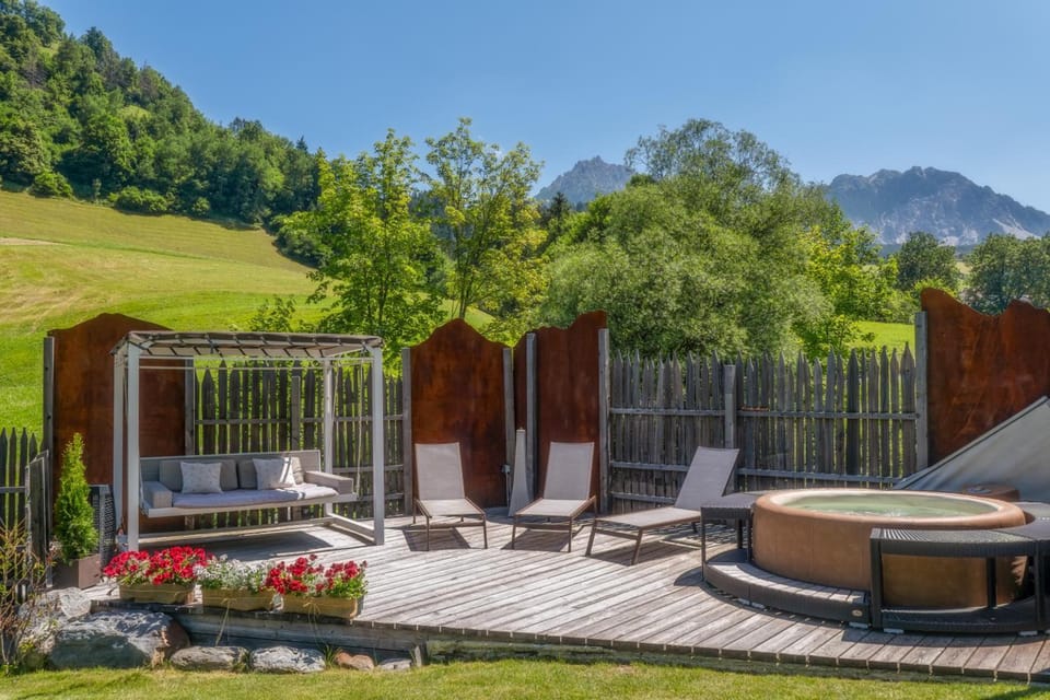 Alpine Mountain Chalet Hotel in San Vigilio di Marebbe